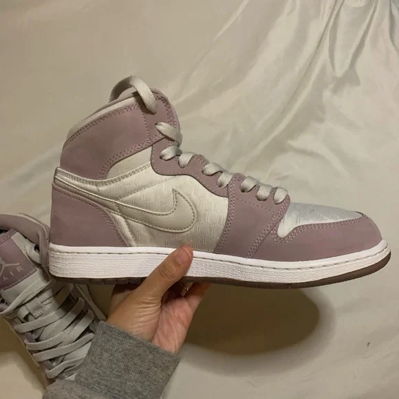 Jordan 1s Retro Heiress Plum - Picture 5 of 10